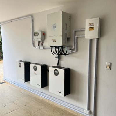 Sistema Solar Híbrido com Baterias